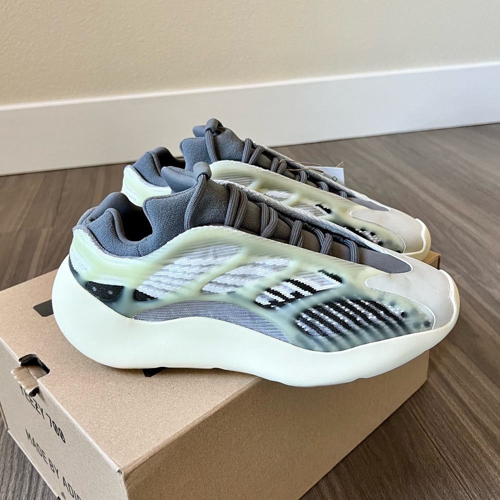 YZY 700 V3 Fade Salt Men Sneakers